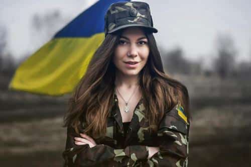 乌克兰 -  devushka-forma-ukraina